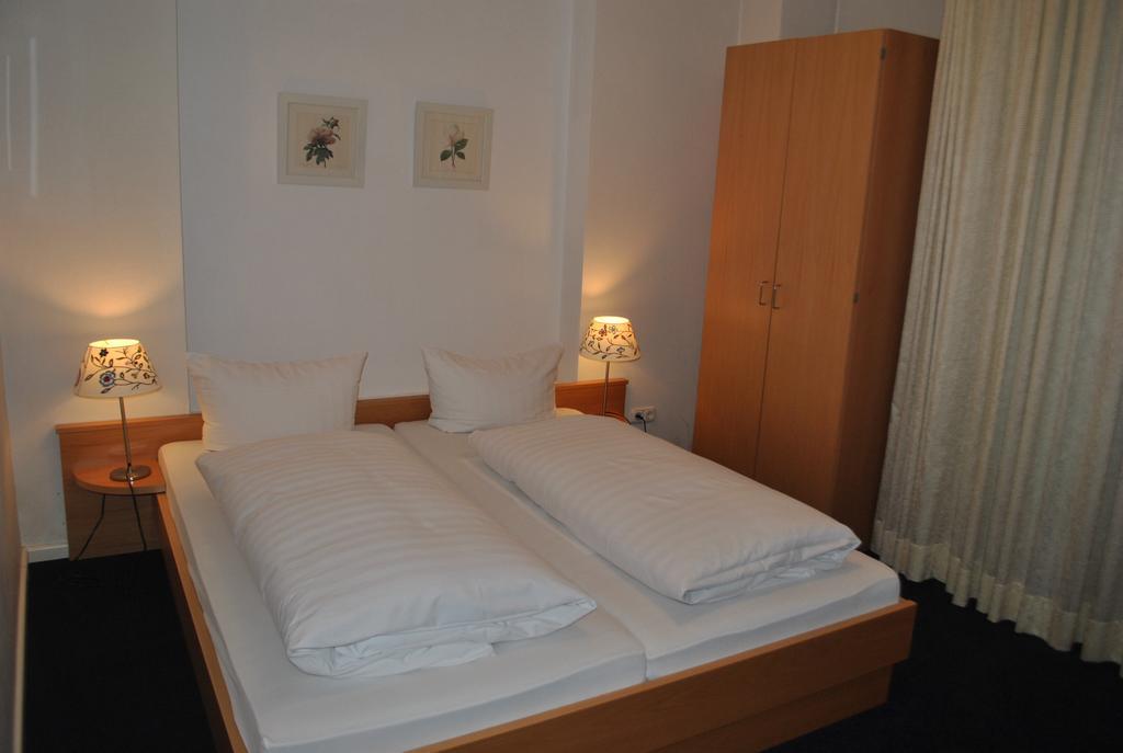 Hotel Am Kornmarkt Heidelberg Room photo