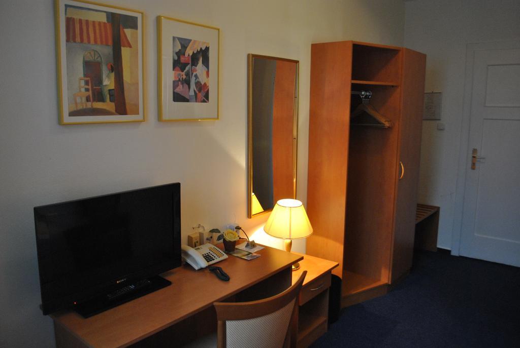 Hotel Am Kornmarkt Heidelberg Room photo